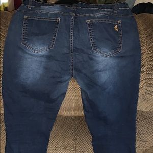 VIP HOLEY BLUE JEANS